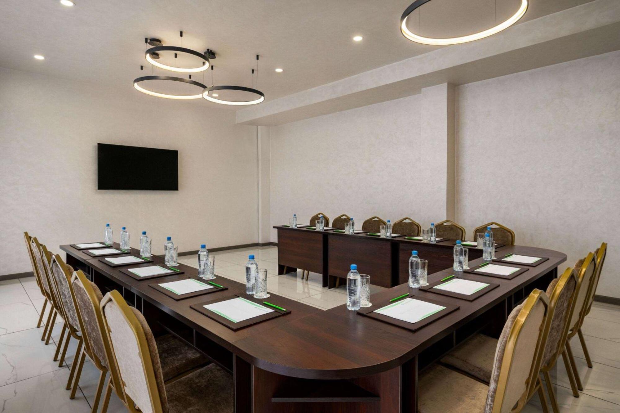 Wyndham Garden Tashkent Hotel Ngoại thất bức ảnh